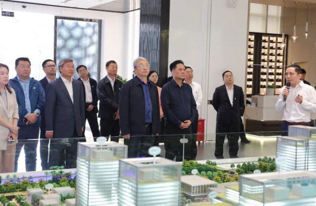 ����ǫ�ʵ������ں��Ͽ�չ�й�����ί���ص㿼�����