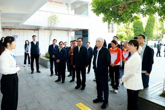 �������ʶӸ��Ͻڵ������ˡ�����+��������ʽ�������