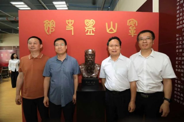 л���ٸ�������ɽ������������