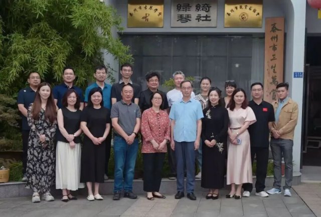 ���˳������±�������ίԱ�Ὺչר��