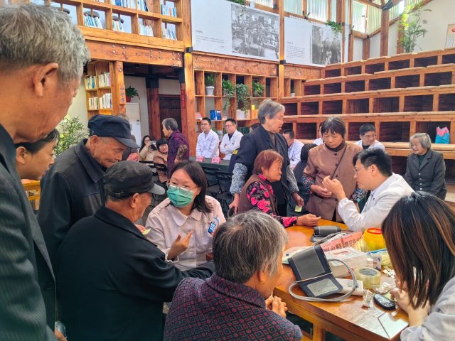 �����߽����� ����������ů���ġ��������⽭��ίҽ��֧����֯��չ����ů���ġ��