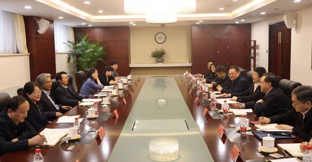 ��Ϊɽ���������븱��ϯ����һ�в���̸