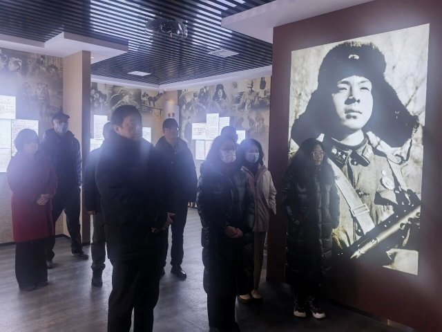 ���ľ���ı��ƪ  �������м�ʹ�������Ͽ������������ص�֧����֯��չ�����ġ����ġ����⵳�ջ