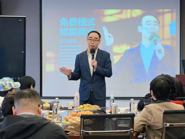 ���������������³̣�101��ѧ��Ʒ���Բ����Ļ���������᳤��ϯ���´�