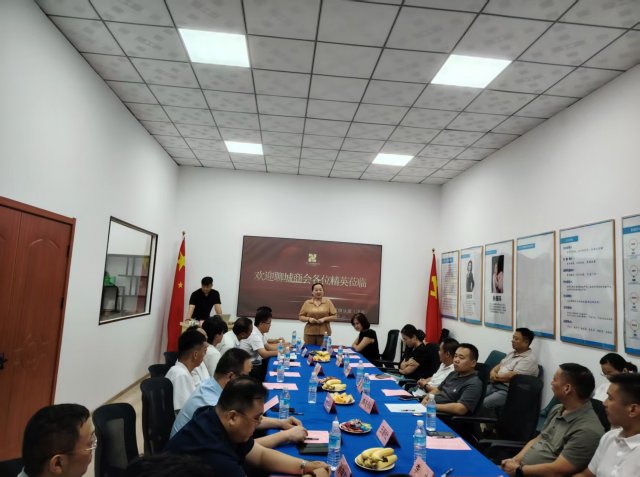 ���¾���ı���� һ��һ��ҵ�ң����ϣ����ֲ�������ĳ��̻Ὺչ��ҵ���꽻��
